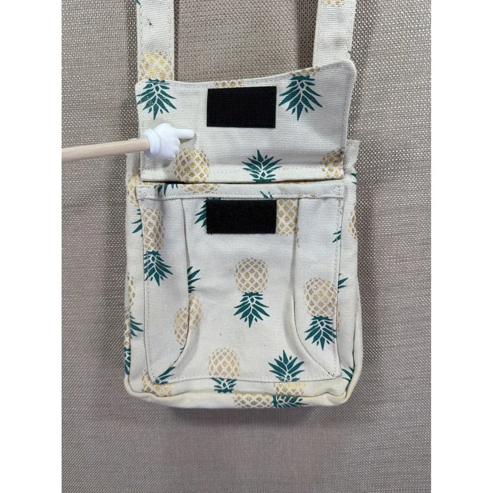 KAVU Keeper Crossbody Bag Canvas Pineapple Print‎ Tropical Shoulder Purse Cream